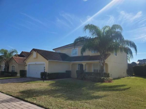 Beautiful Vacation Home, Quiet Neighborhood, Sunny South Facing Pool, Davenport